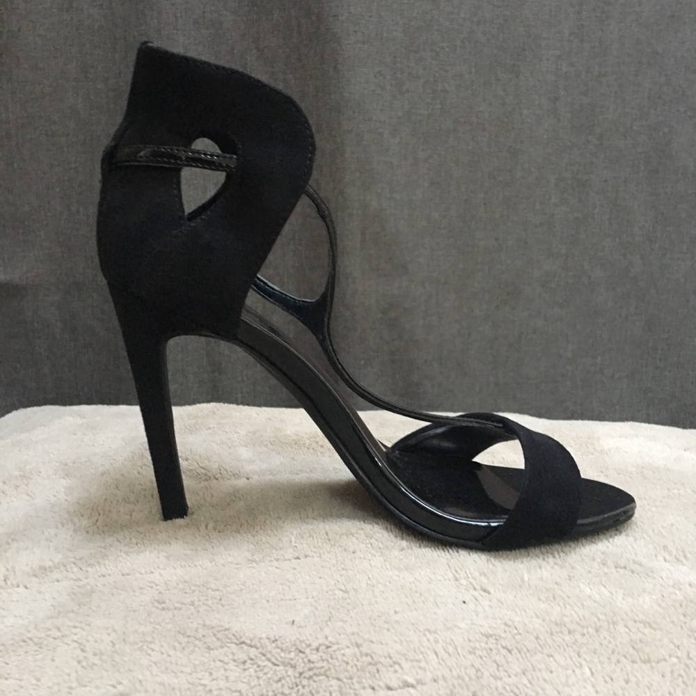 Gorgeous Strappy black High Heels 👠 ❤️💋